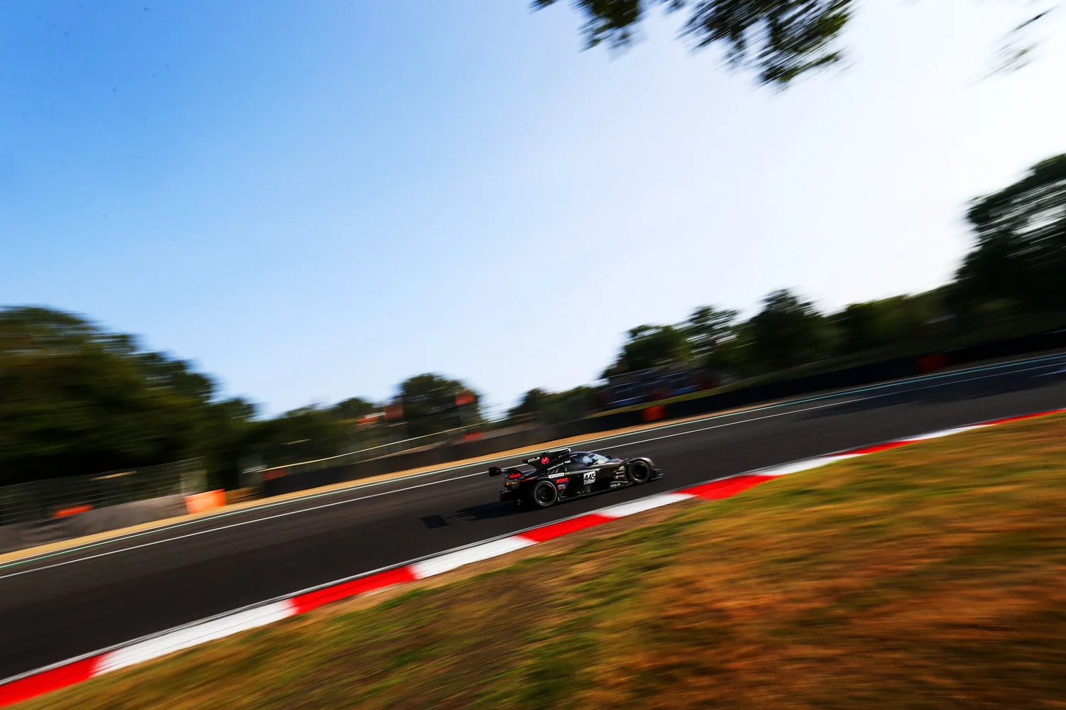Praga at Brands Hatch — photo 3