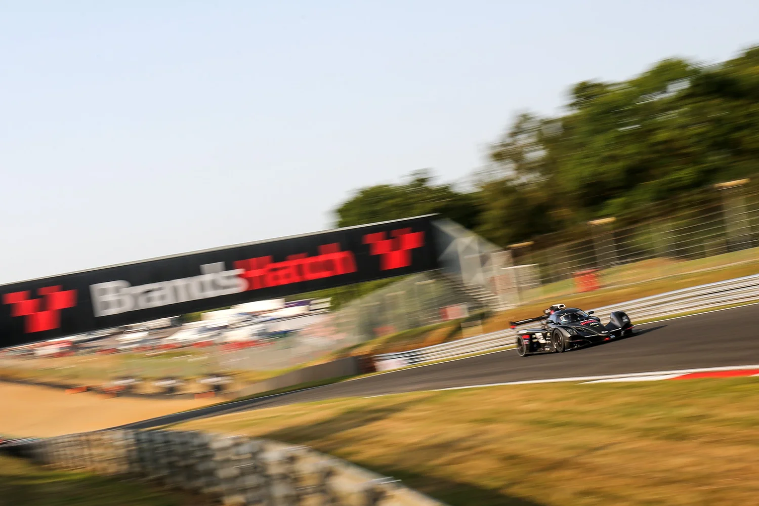 Praga at Brands Hatch — photo 4